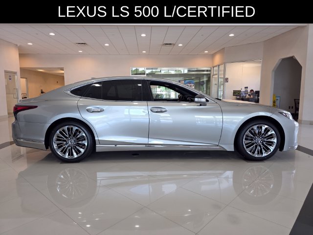 Used 2023 Lexus LS 500 w/ Accessory Package (Z1) RWD image 2