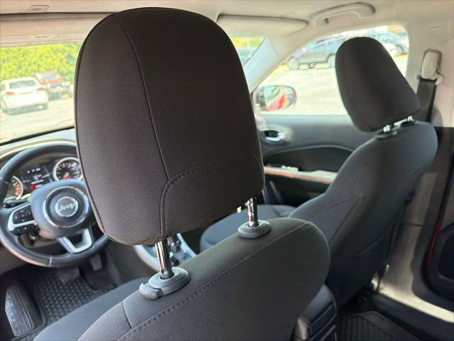 Used 2018 Jeep Compass Sport w/ Cold Weather Group AWD/4WD image 19