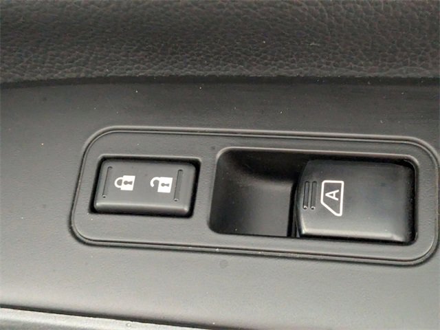 Used 2023 Nissan Titan PRO-4X w/ Pro-4x Convenience Package image 35