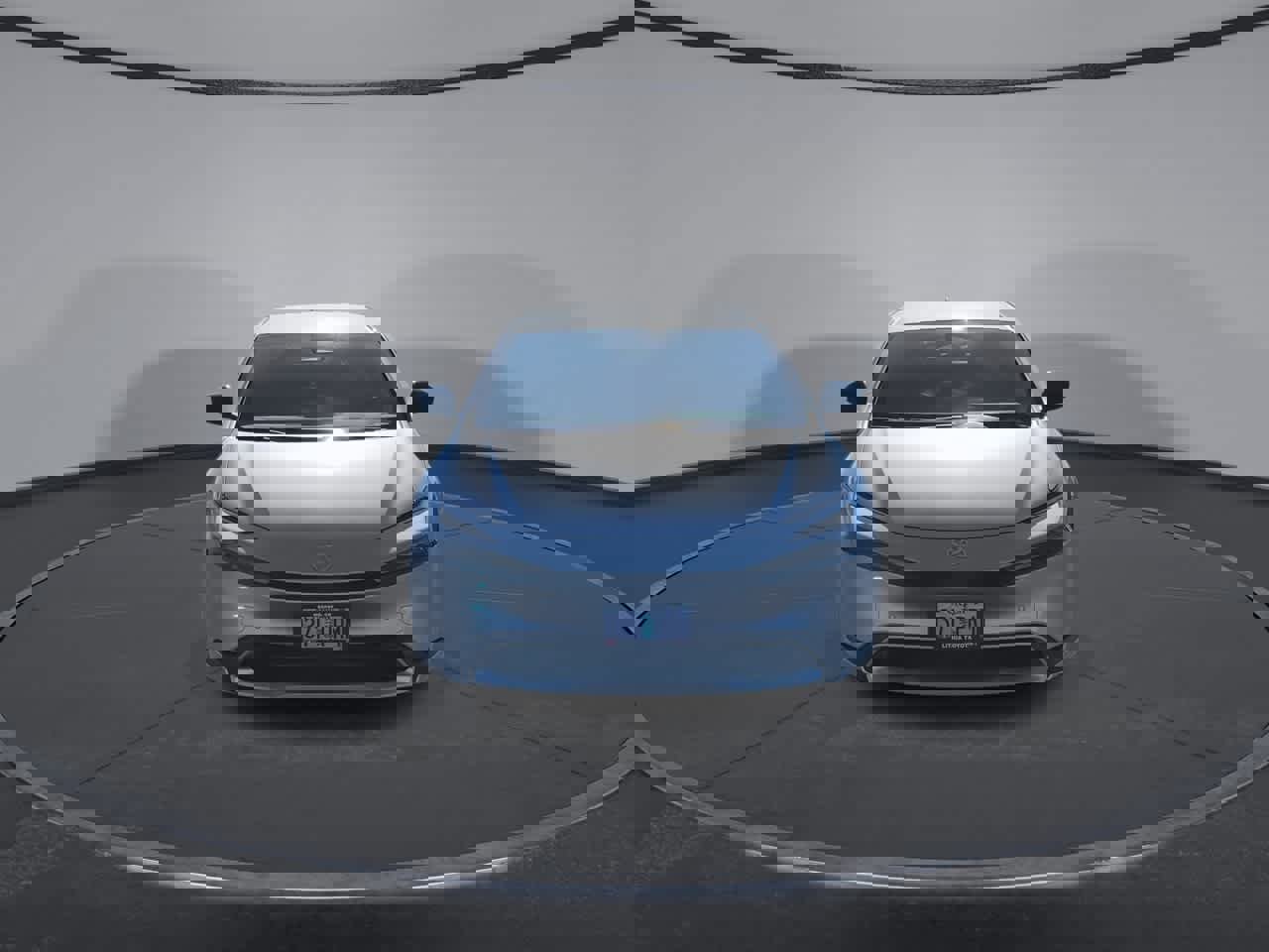 Used 2024 Toyota Prius Prime SE image 3