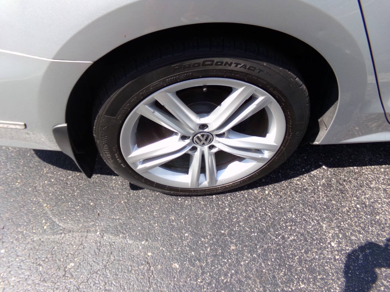 Used 2013 Volkswagen Passat TDI SEL Premium FWD image 43