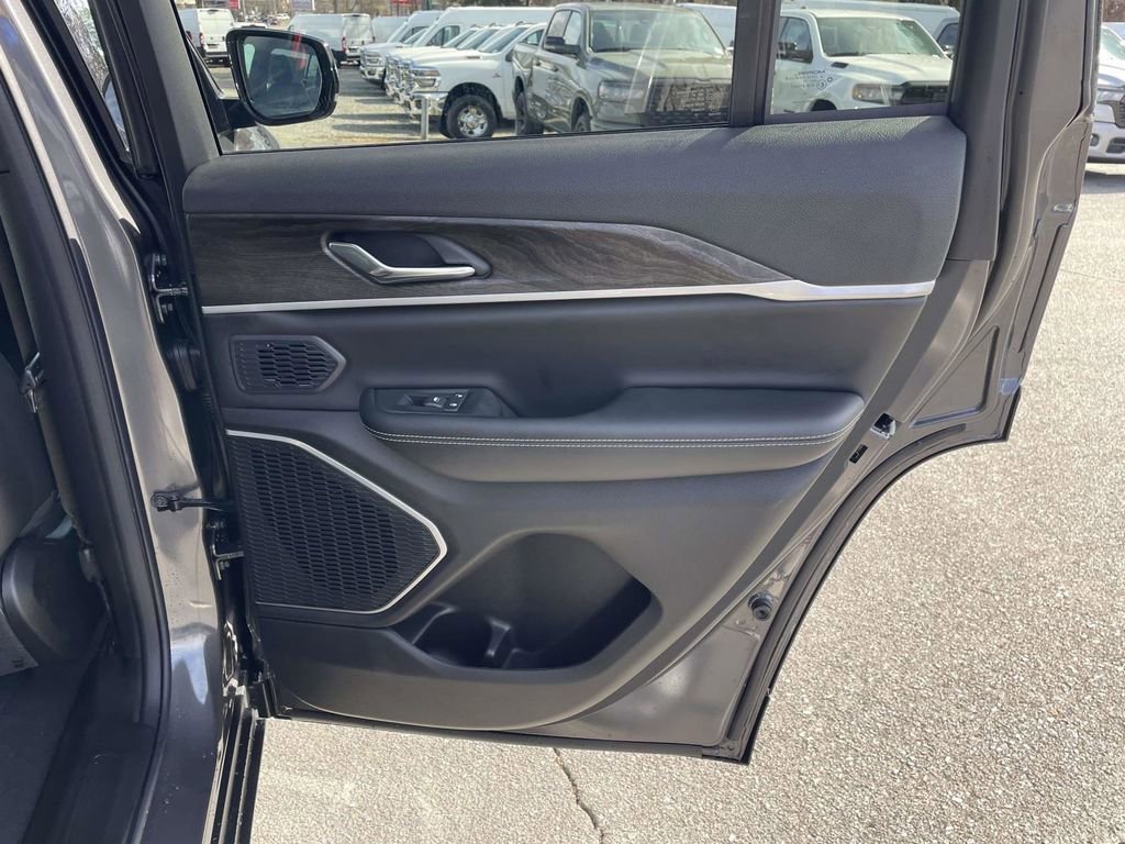 New 2026 Jeep Grand Cherokee Limited w/ Luxury Tech Group II image 18