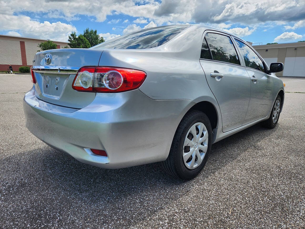 Used 2013 Toyota Corolla L FWD image 16