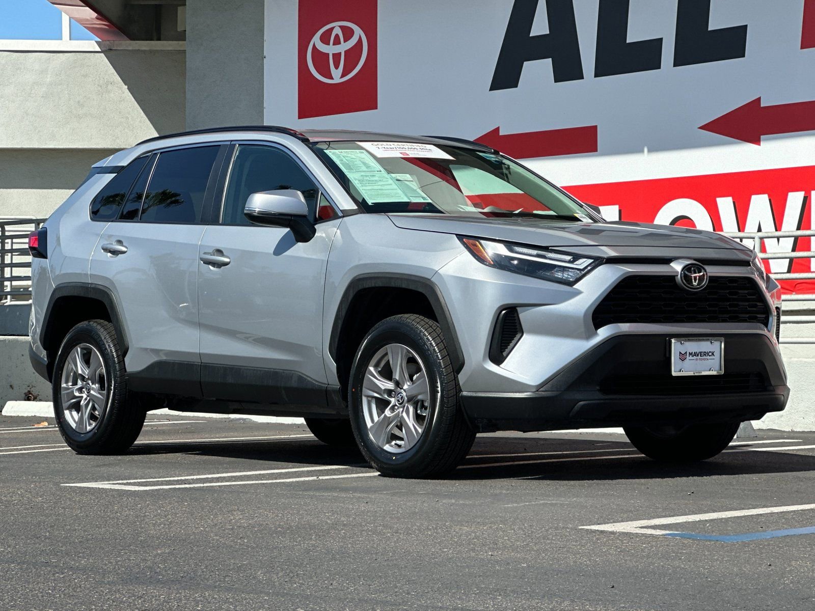 Used 2025 Toyota RAV4 XLE FWD image 8