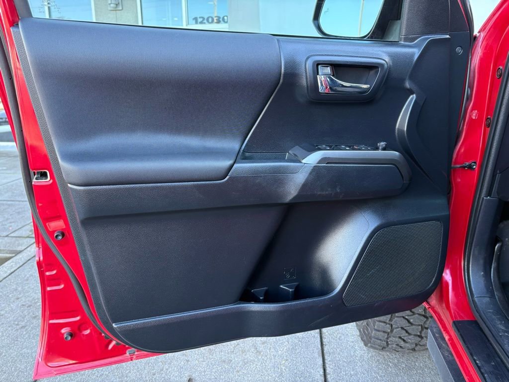 Used 2019 Toyota Tacoma TRD Off-Road w/ Technology Package image 11