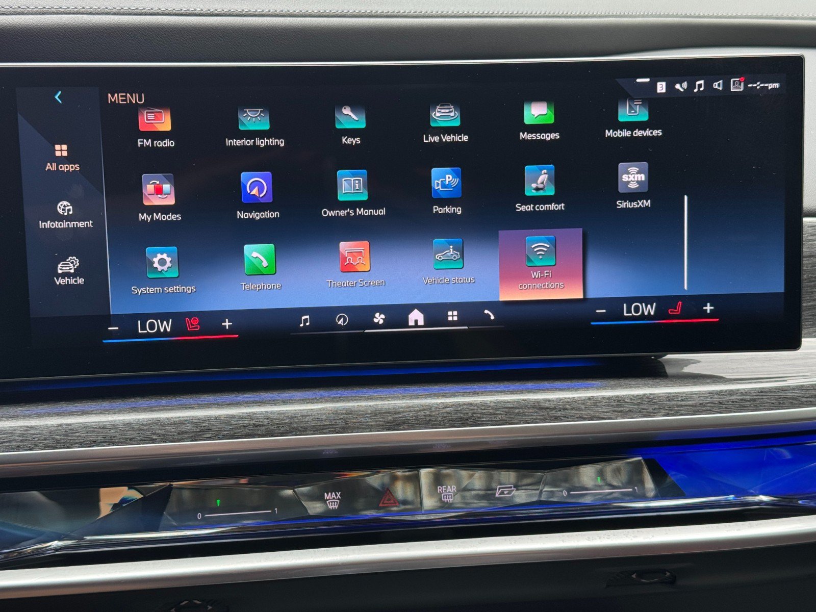 Used 2023 BMW i7 xDrive60 w/ Executive Package 2 AWD/4WD image 29