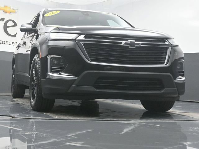 Used 2023 Chevrolet Traverse LT image 3