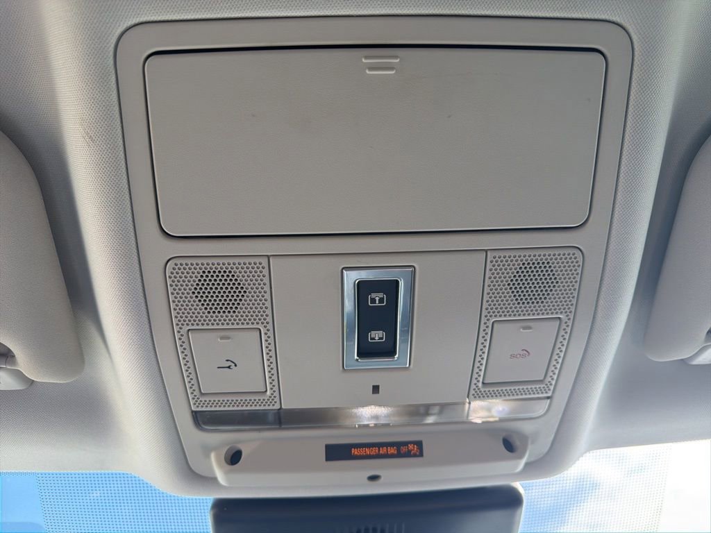 Used 2018 Jaguar E-PACE SE image 16