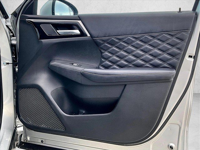 Used 2023 Mitsubishi Outlander SEL FWD image 19