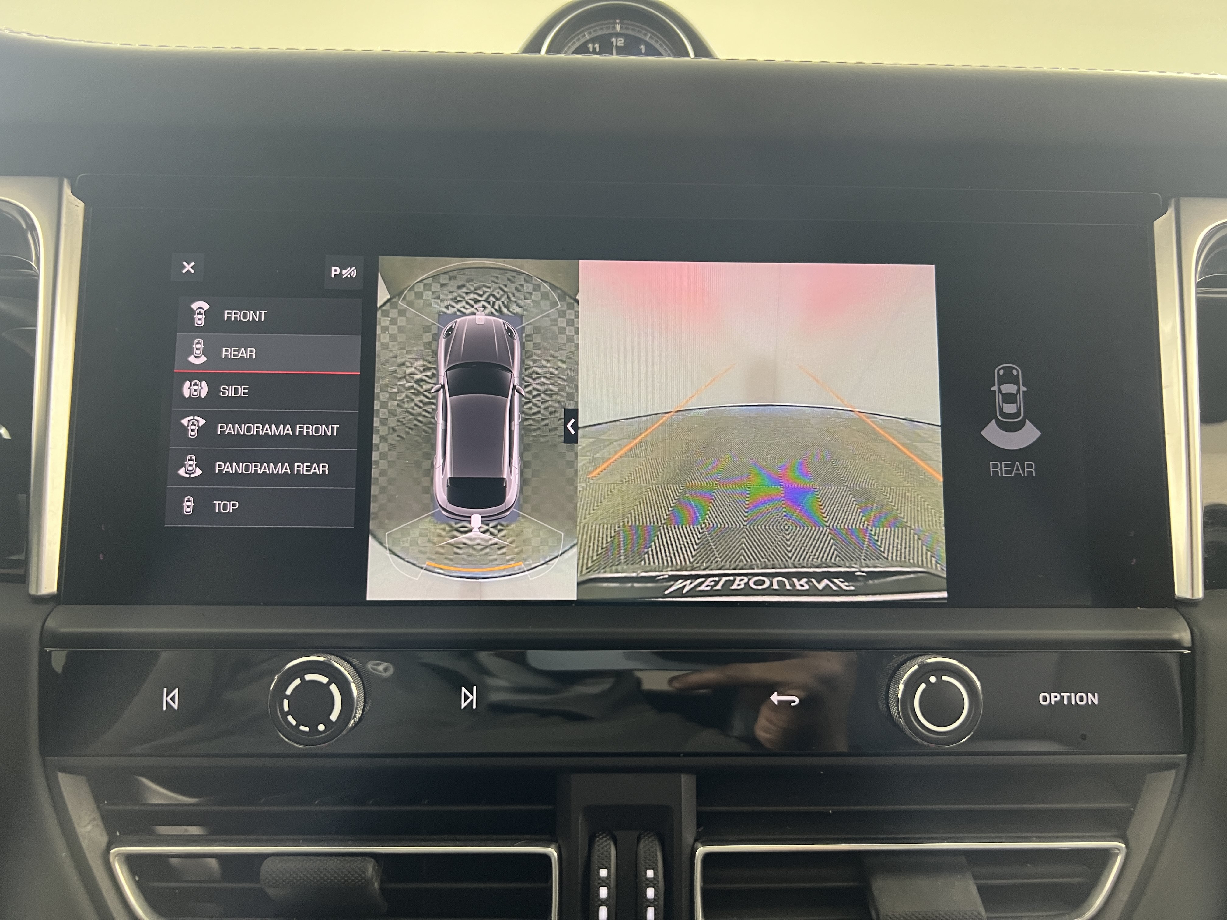 Certified 2024 Porsche Macan AWD/4WD image 24