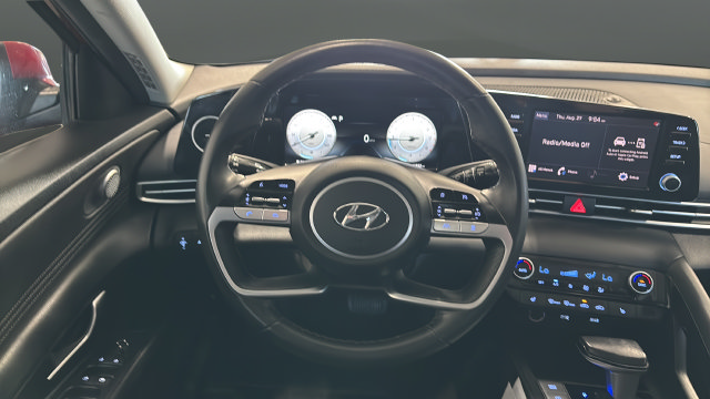 Used 2022 Hyundai Elantra SEL w/ Convenience + Premium Package FWD image 16