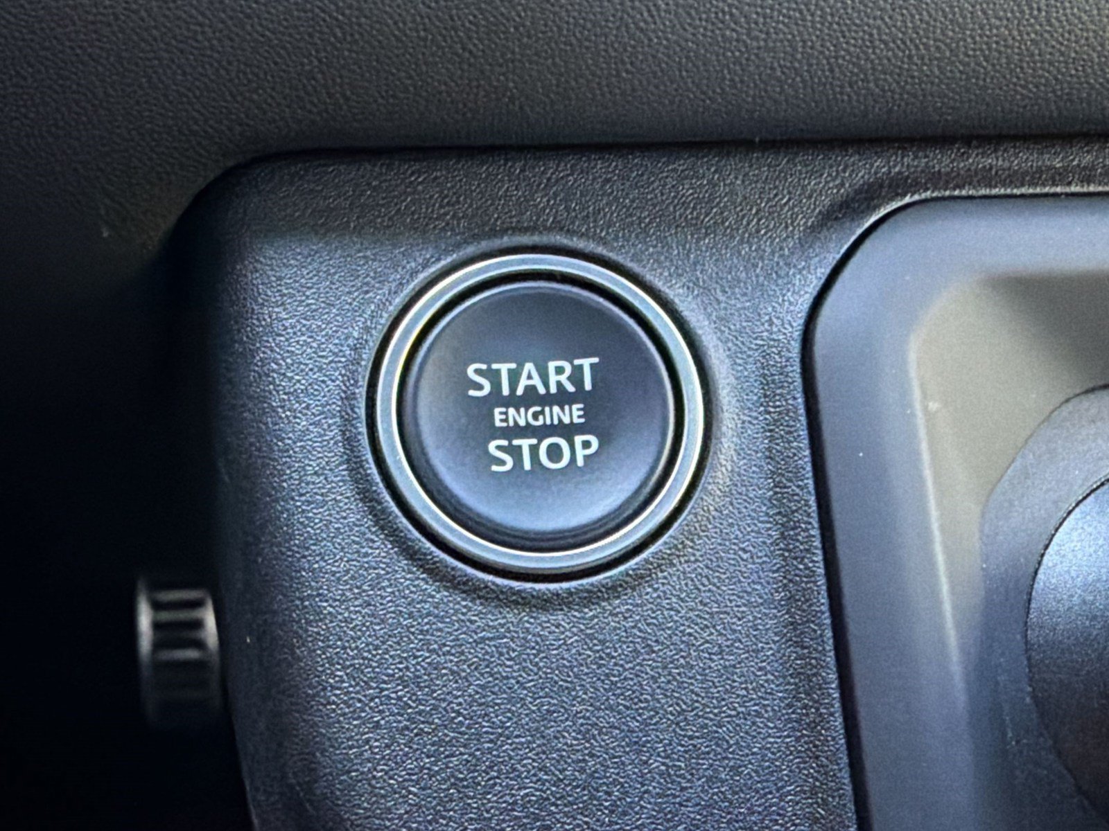 Used 2024 Land Rover Defender 110 V8 AWD/4WD image 17