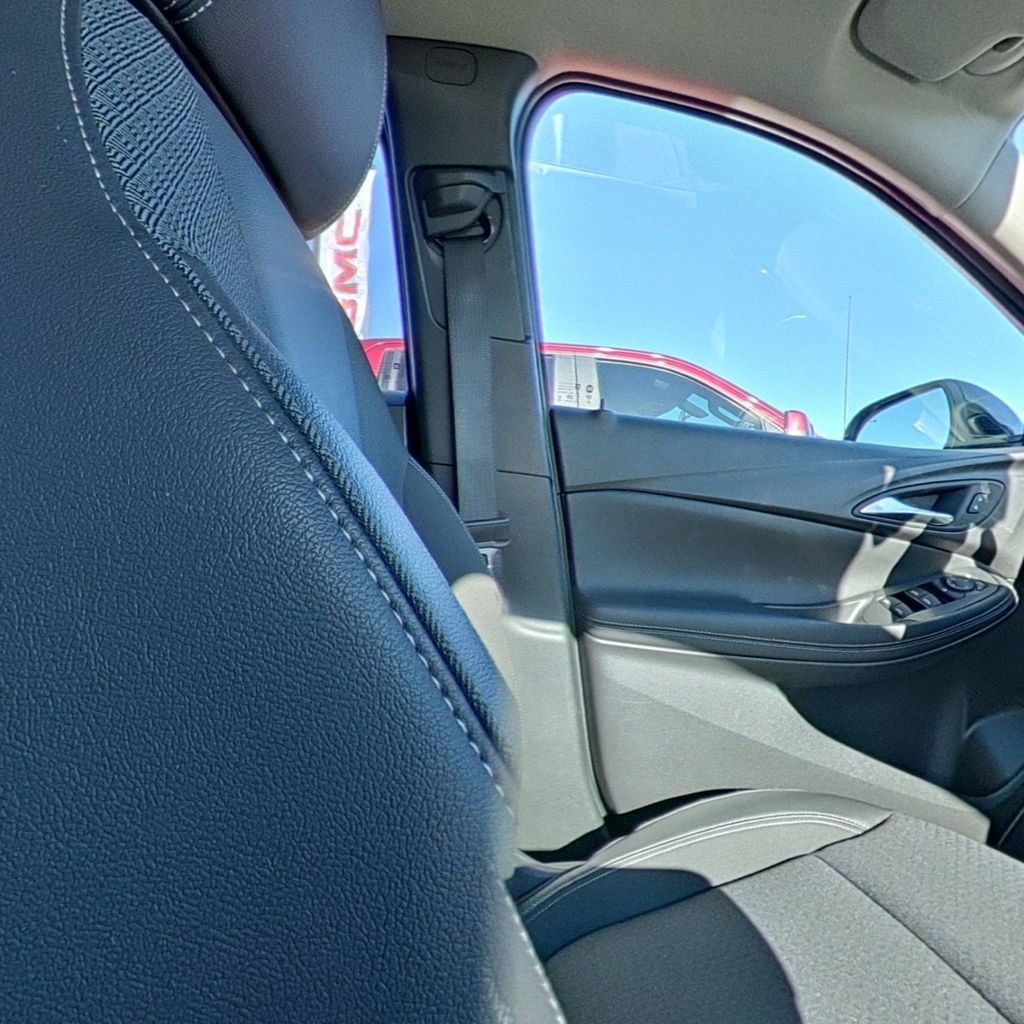 Used 2025 Buick Encore GX Preferred image 29