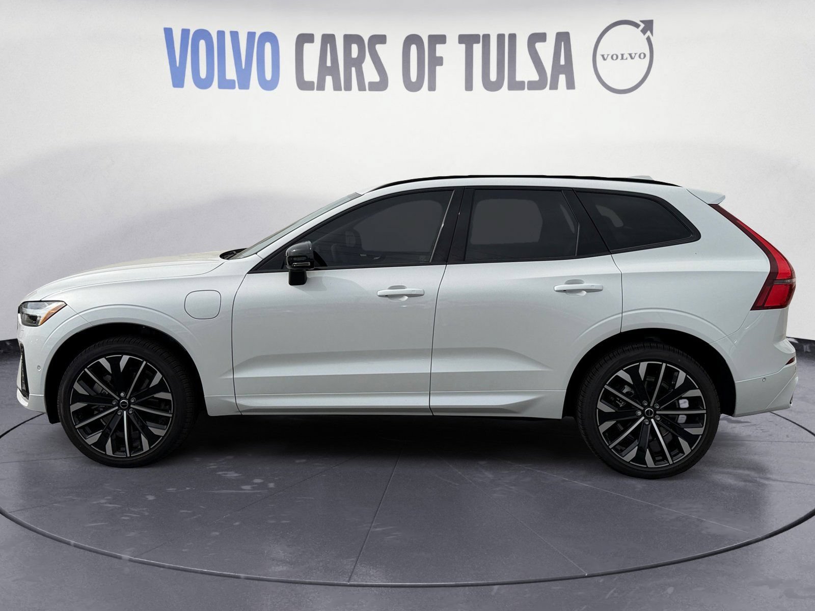 New 2026 Volvo XC60 T8 Ultra w/ Protection Package Premier AWD/4WD image 2