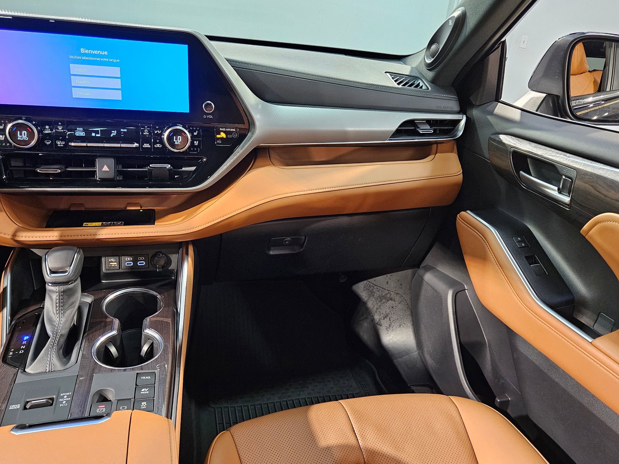 Certified 2025 Toyota Highlander Platinum image 11