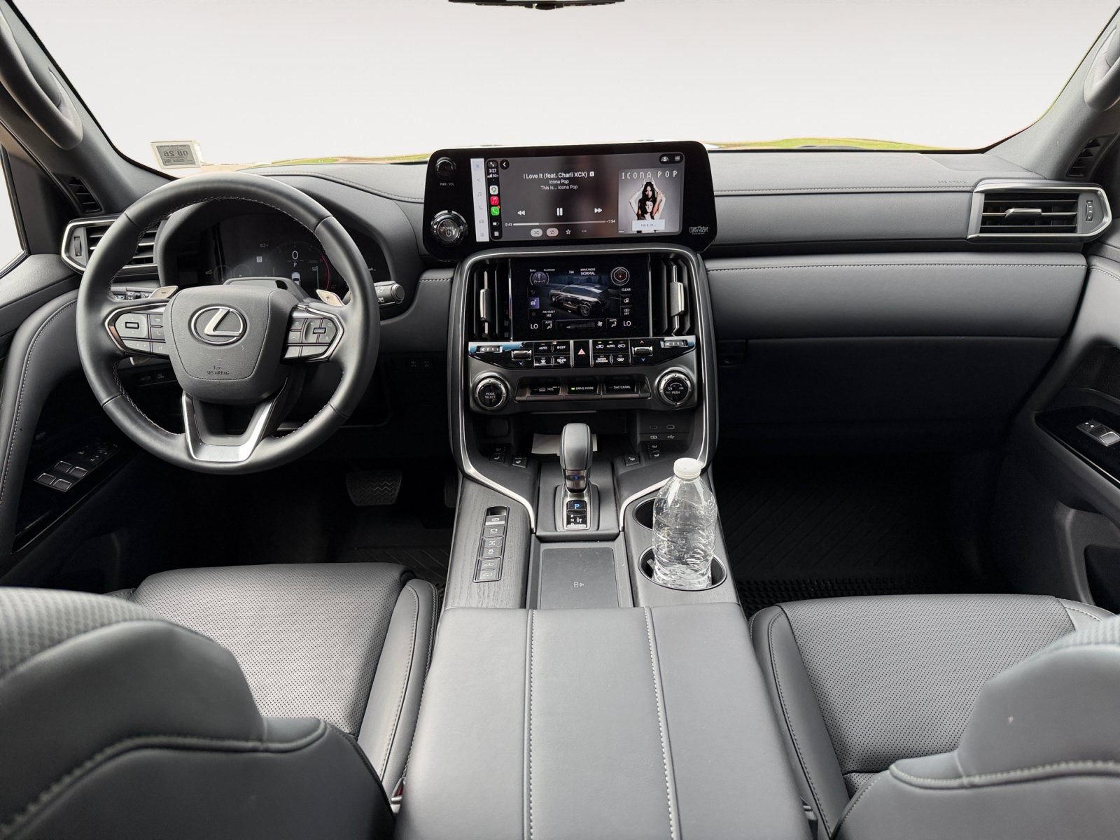 Used 2025 Lexus LX 700h Overtrail AWD/4WD image 10