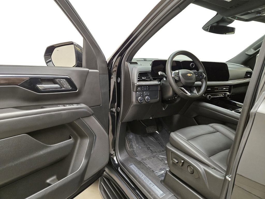 Used 2025 Chevrolet Suburban LT AWD/4WD image 16