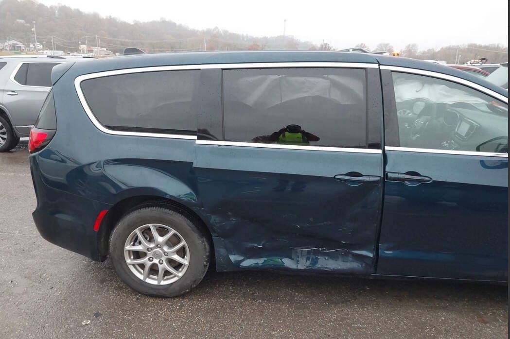 Used 2025 Chrysler Pacifica Select FWD image 33