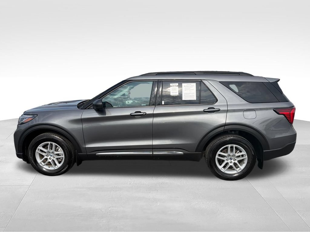Used 2025 Ford Explorer Active AWD/4WD image 3