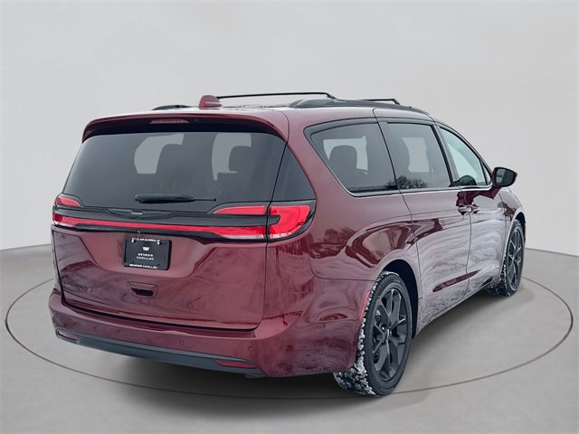 Used 2021 Chrysler Pacifica Touring-L w/ Uconnect Theater Family Group image 5