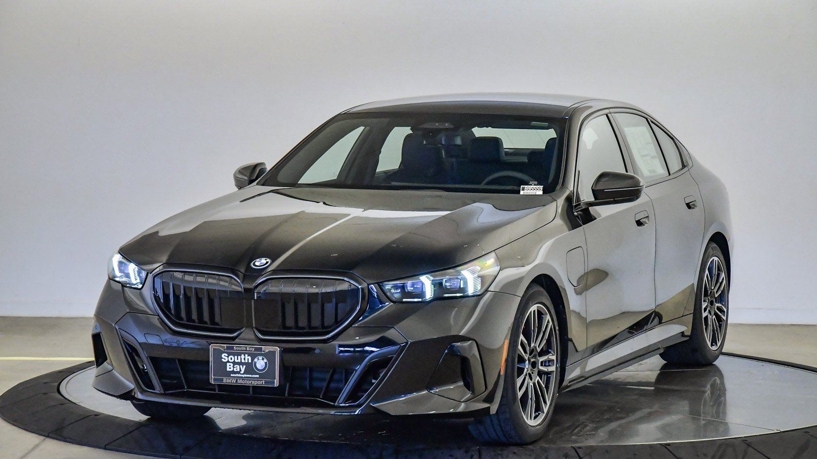 New 2026 BMW 550e xDrive w/ Executive Package image 1