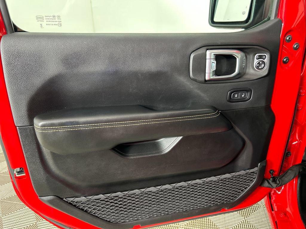Used 2025 Jeep Wrangler Unlimited Sahara AWD/4WD image 11
