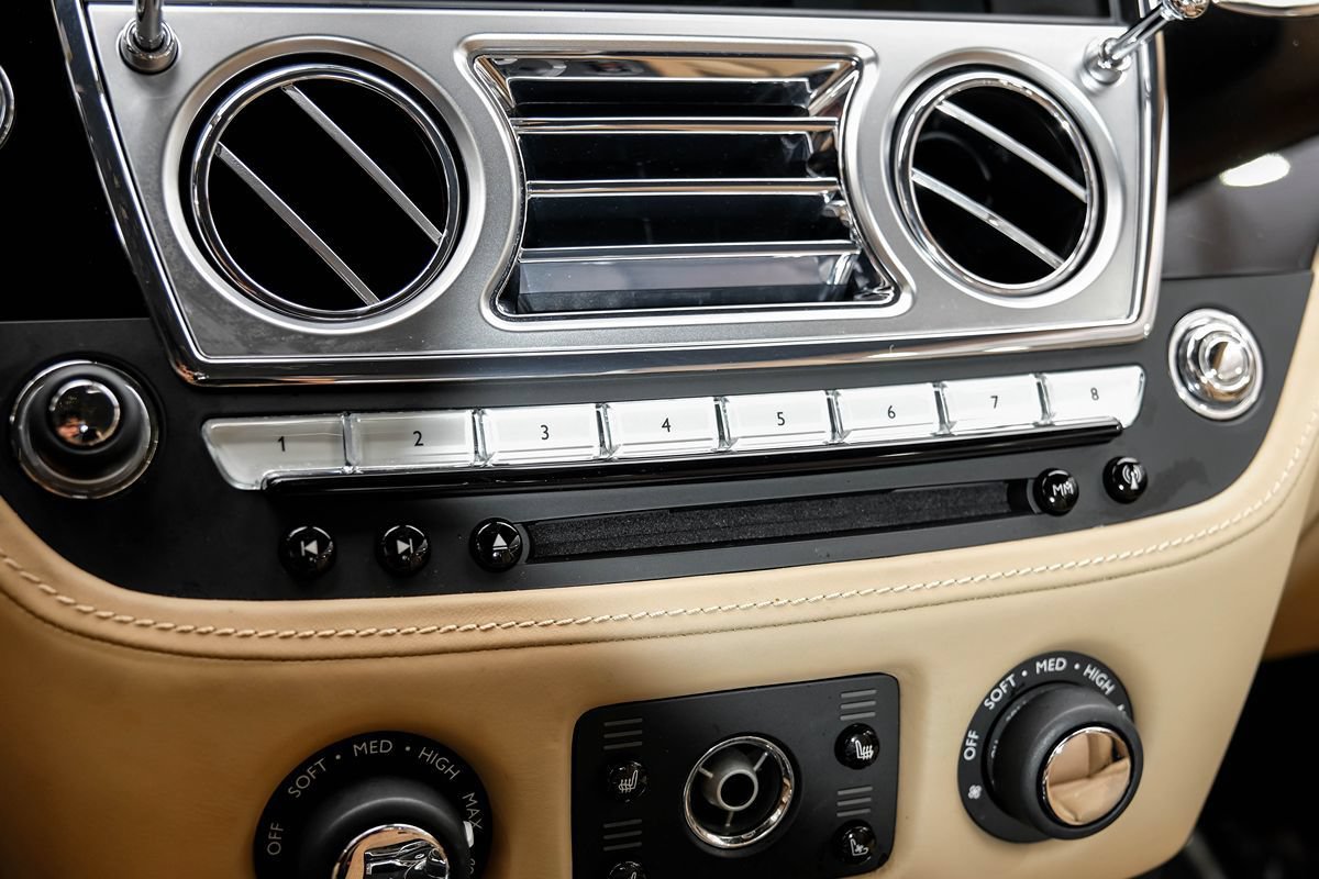 Used 2016 Rolls-Royce Wraith RWD image 28