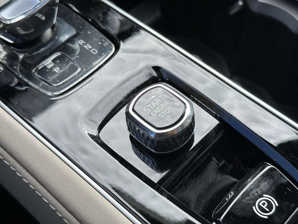 New 2026 Volvo XC90 T8 Plus w/ Protection Package Premier AWD/4WD image 7