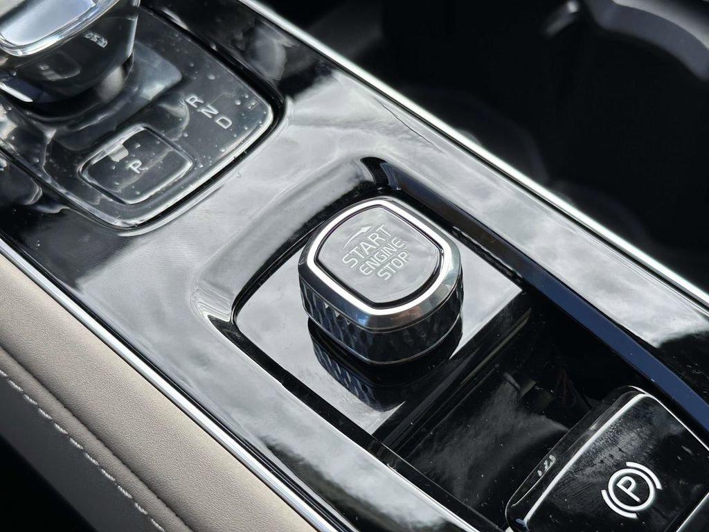 New 2026 Volvo XC90 T8 Plus w/ Protection Package Premier image 7