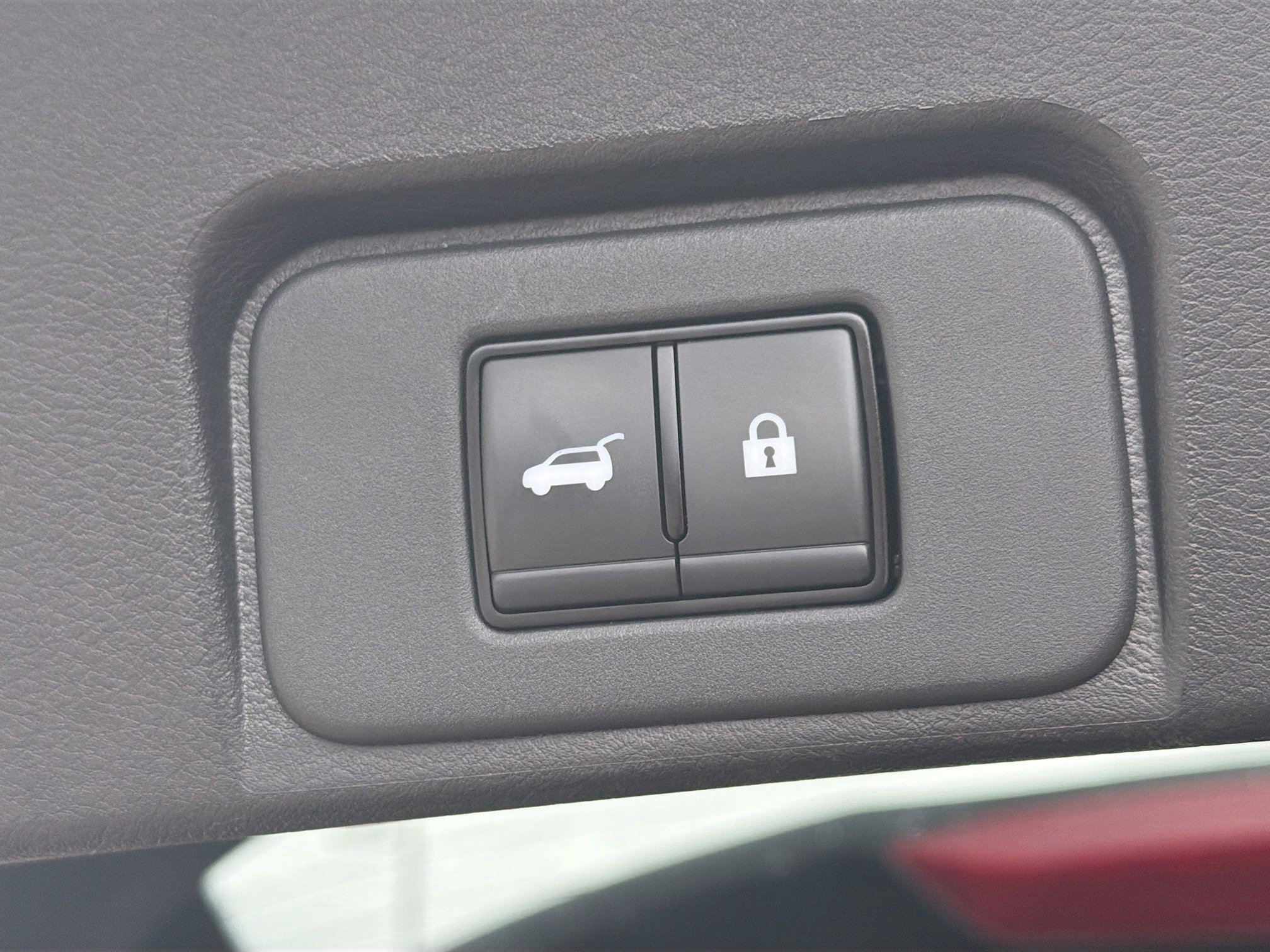 Used 2025 Nissan Rogue SV AWD/4WD image 29