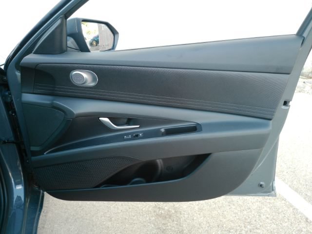 Used 2026 Hyundai Elantra Hybrid FWD image 16