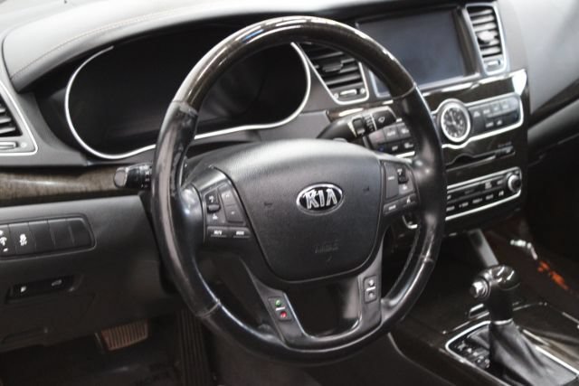 Used 2014 Kia Cadenza Premium w/ Luxury Package FWD image 15