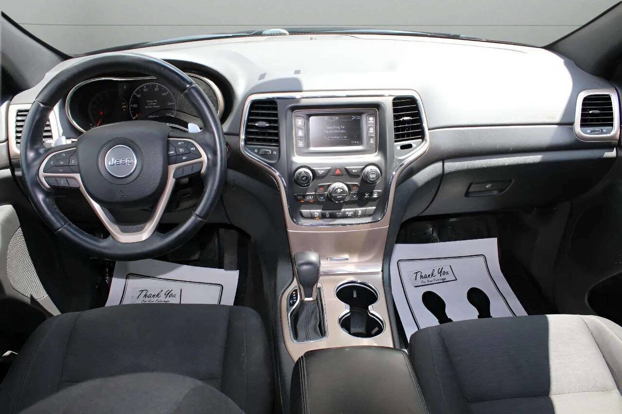 Used 2016 Jeep Grand Cherokee Laredo w/ Quick Order Package 23E AWD/4WD image 12
