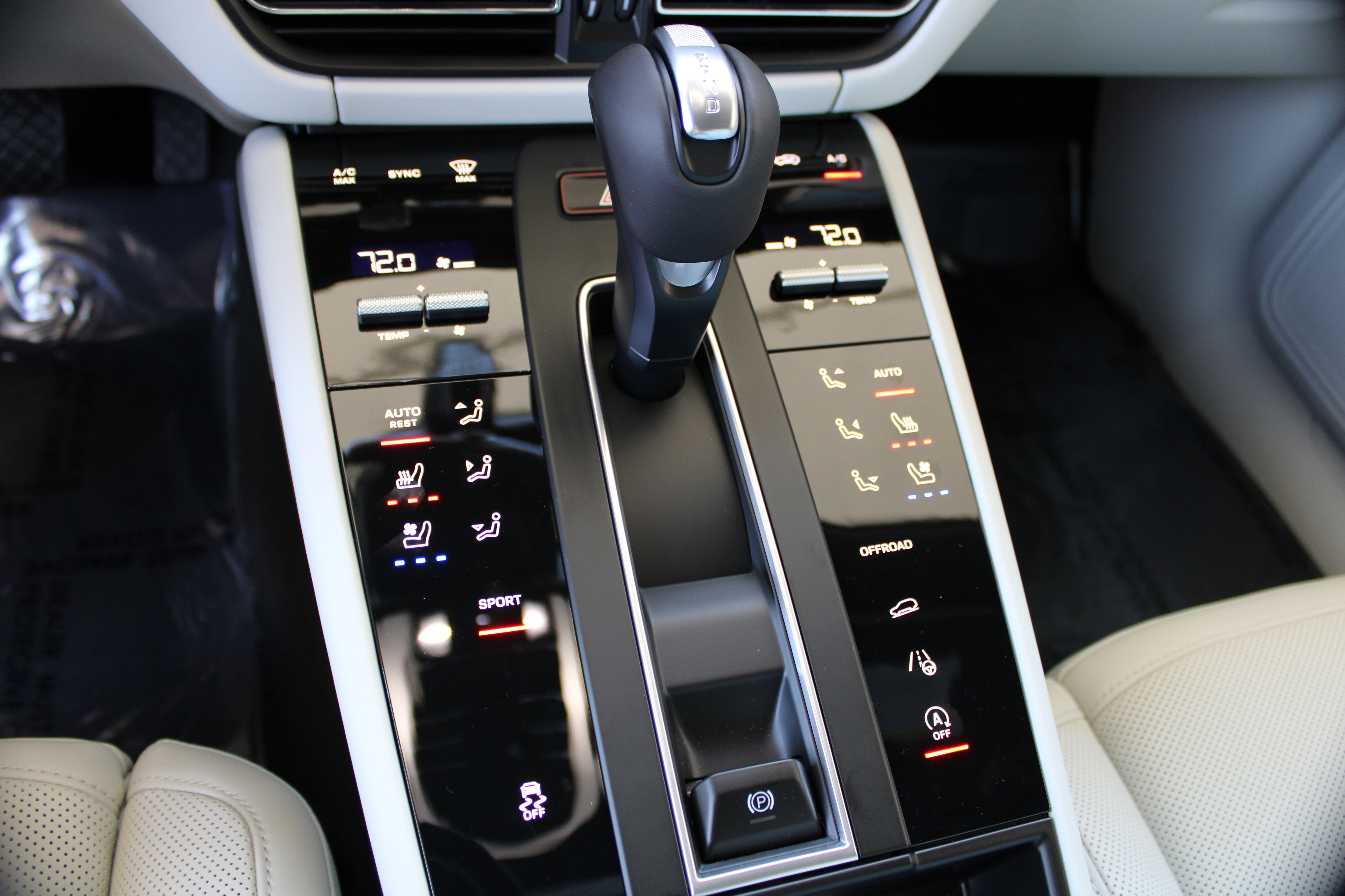 New 2026 Porsche Macan AWD/4WD image 23
