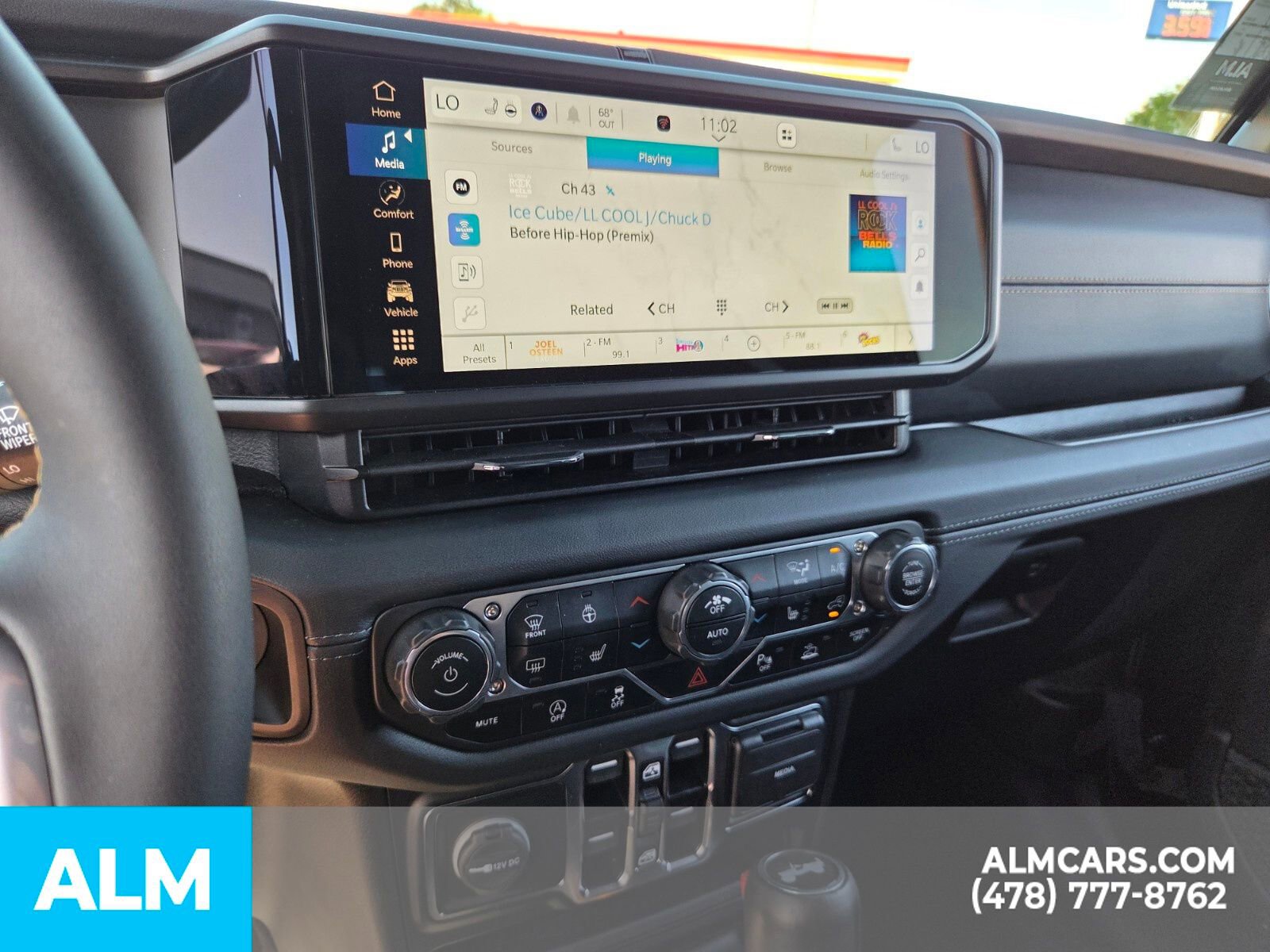 Used 2024 Jeep Wrangler Sahara w/ Safety Group image 27