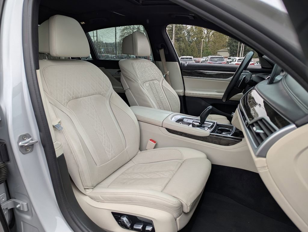 Used 2019 BMW 740i w/ Executive Package RWD image 36