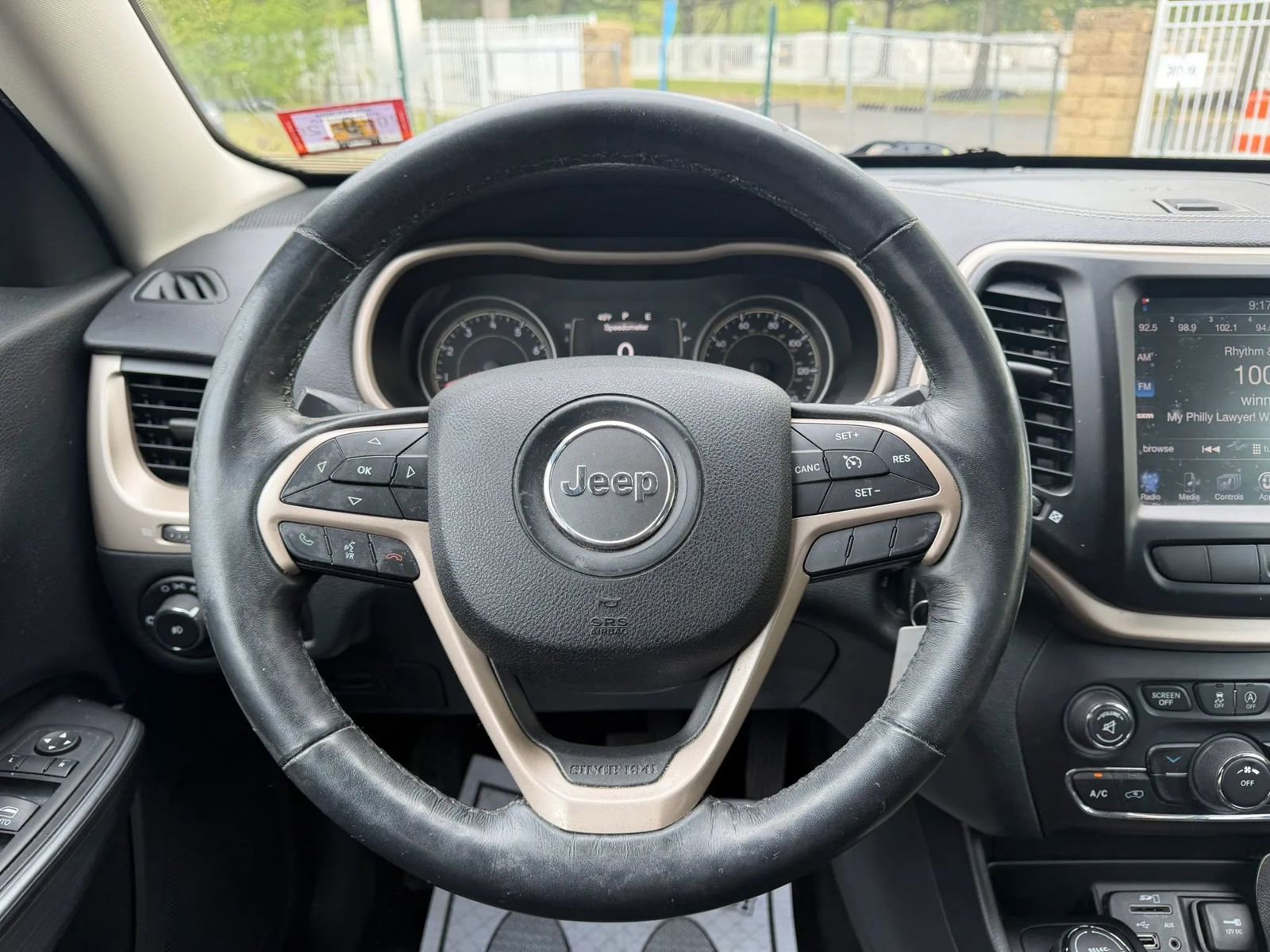 Used 2015 Jeep Cherokee Latitude w/ Cold Weather Group AWD/4WD image 19