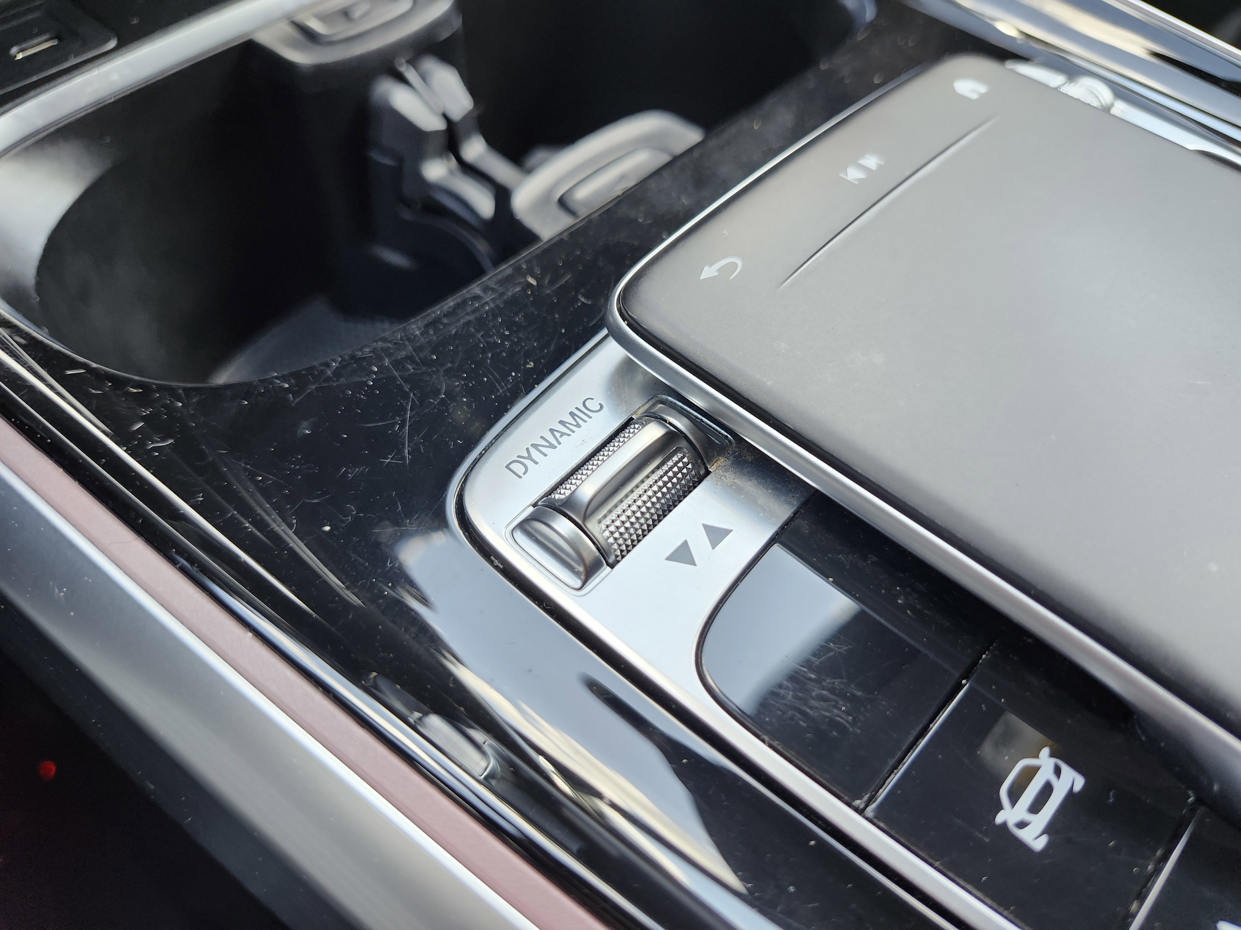Used 2020 Mercedes-Benz GLB 250 4MATIC w/ Premium Package image 8