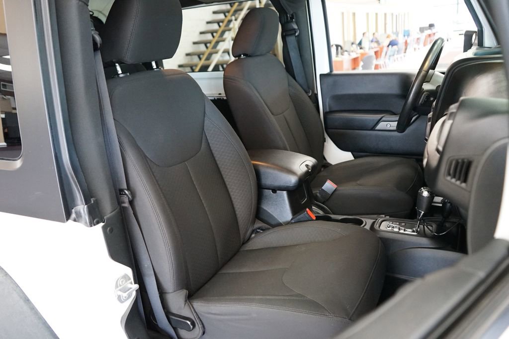 Used 2017 Jeep Wrangler Sport AWD/4WD image 38