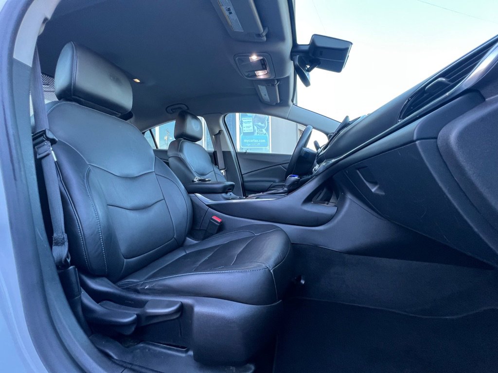 Used 2017 Chevrolet Volt Premier w/ Driver Confidence II Package image 18
