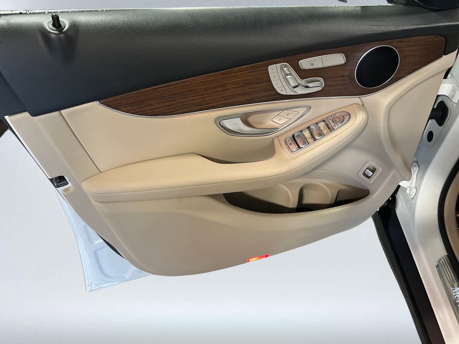 Used 2022 Mercedes-Benz GLC 300 4MATIC image 15