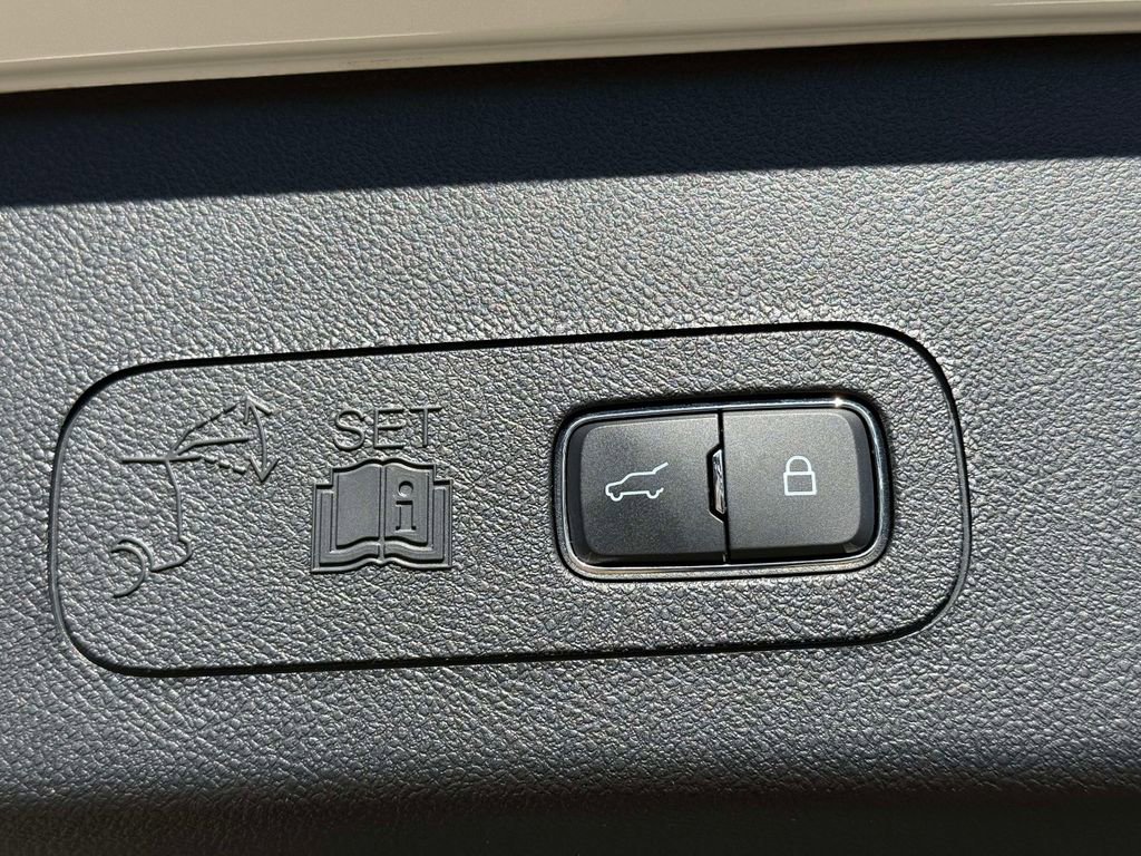 Used 2025 Lincoln Aviator Reserve AWD/4WD image 19