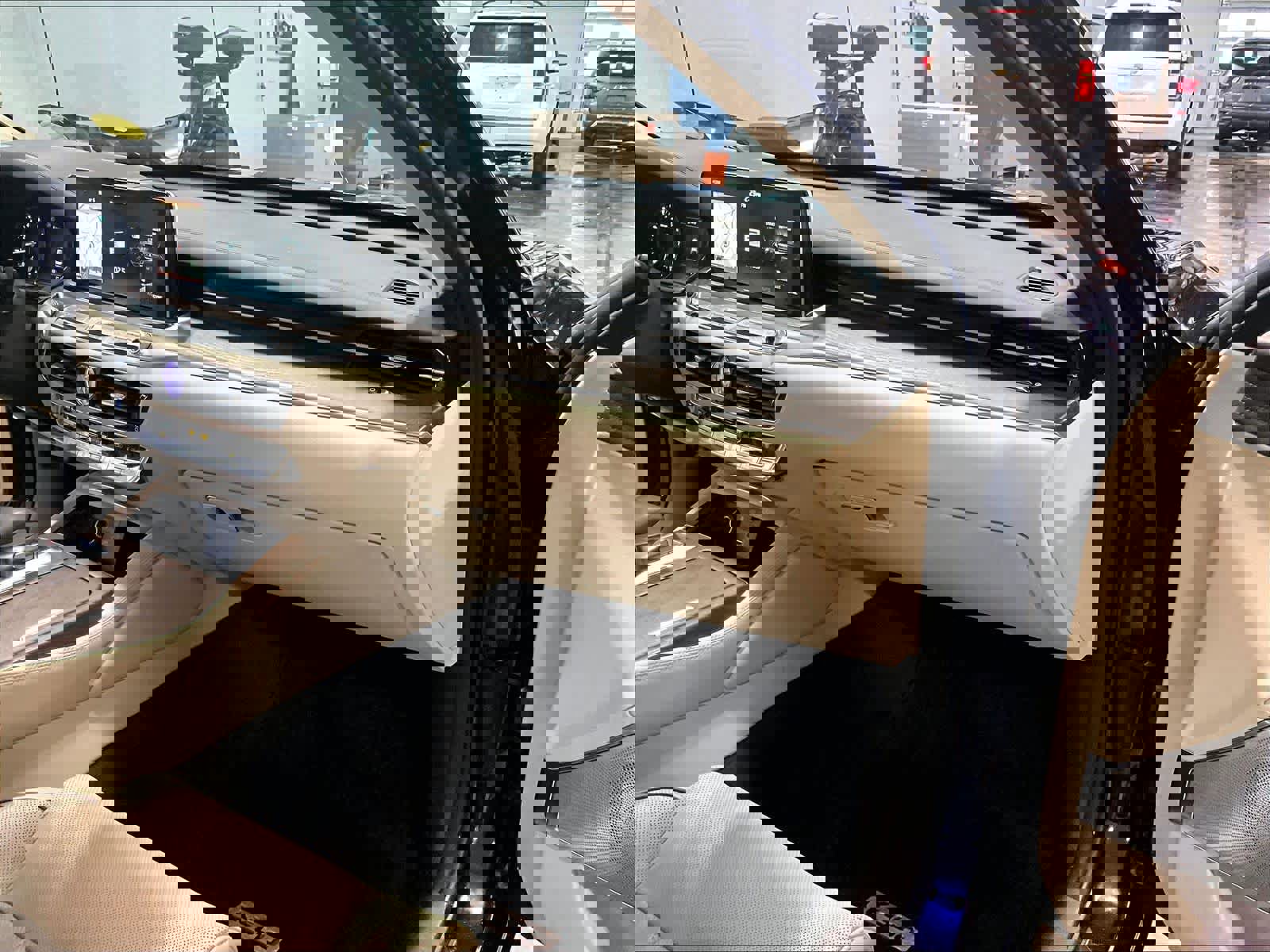 Used 2019 Kia K900 Luxury image 13