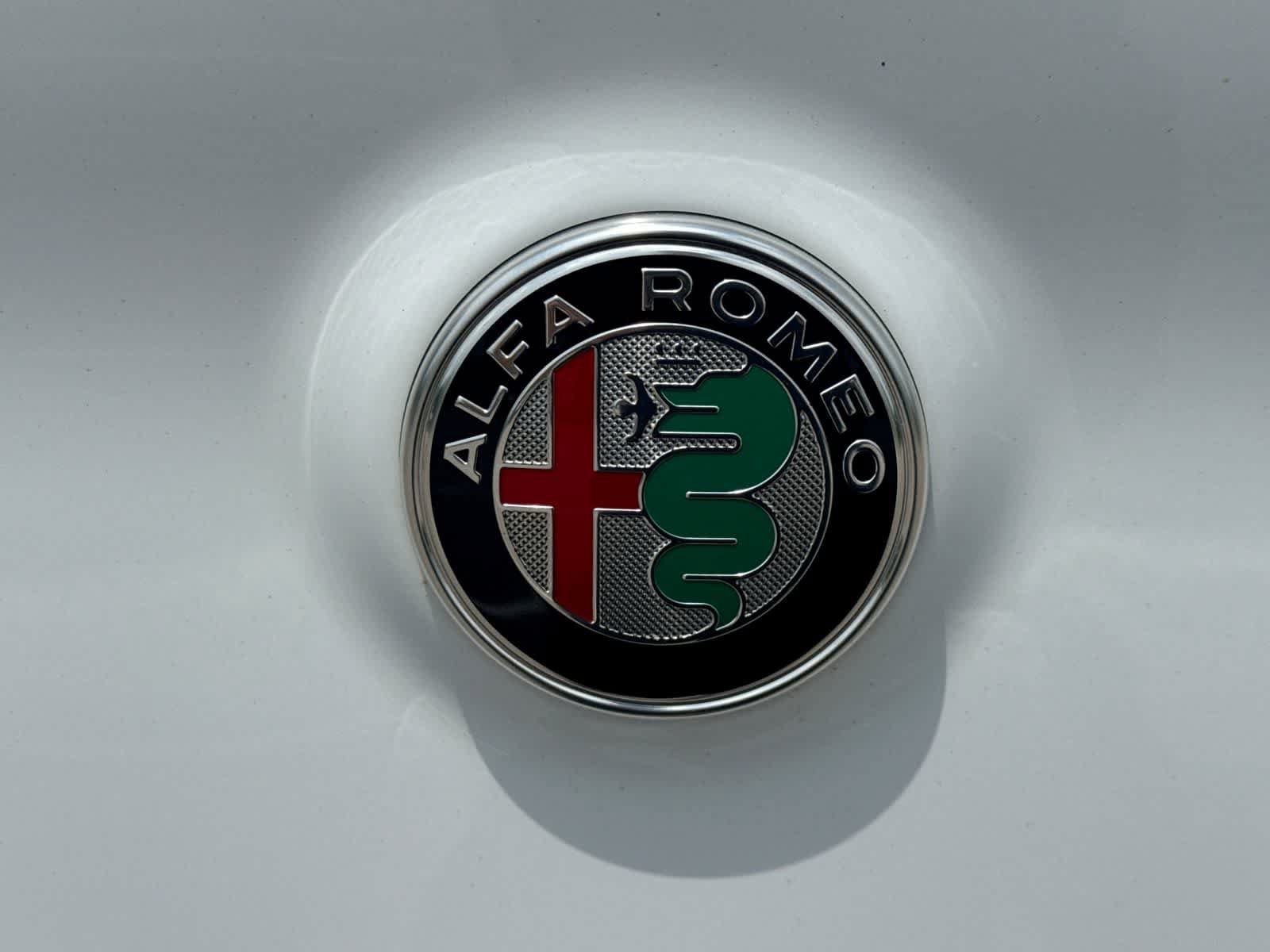 Used 2024 Alfa Romeo Stelvio Veloce AWD/4WD image 18