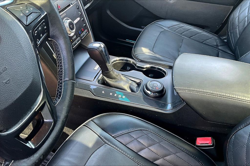 Used 2017 Ford Explorer Platinum image 17