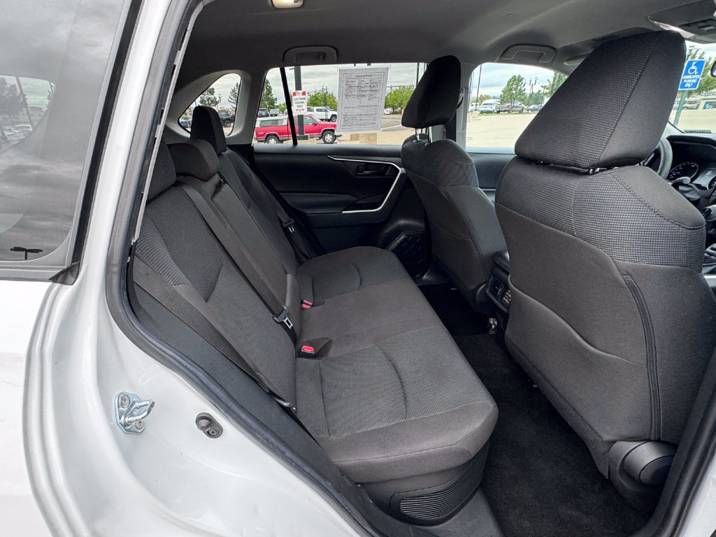 Used 2022 Toyota RAV4 LE AWD/4WD image 36