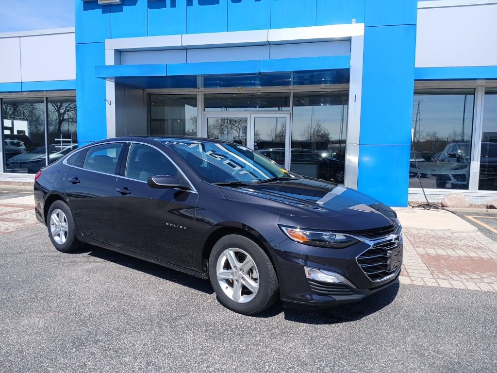 Used 2022 Chevrolet Malibu LS image 2