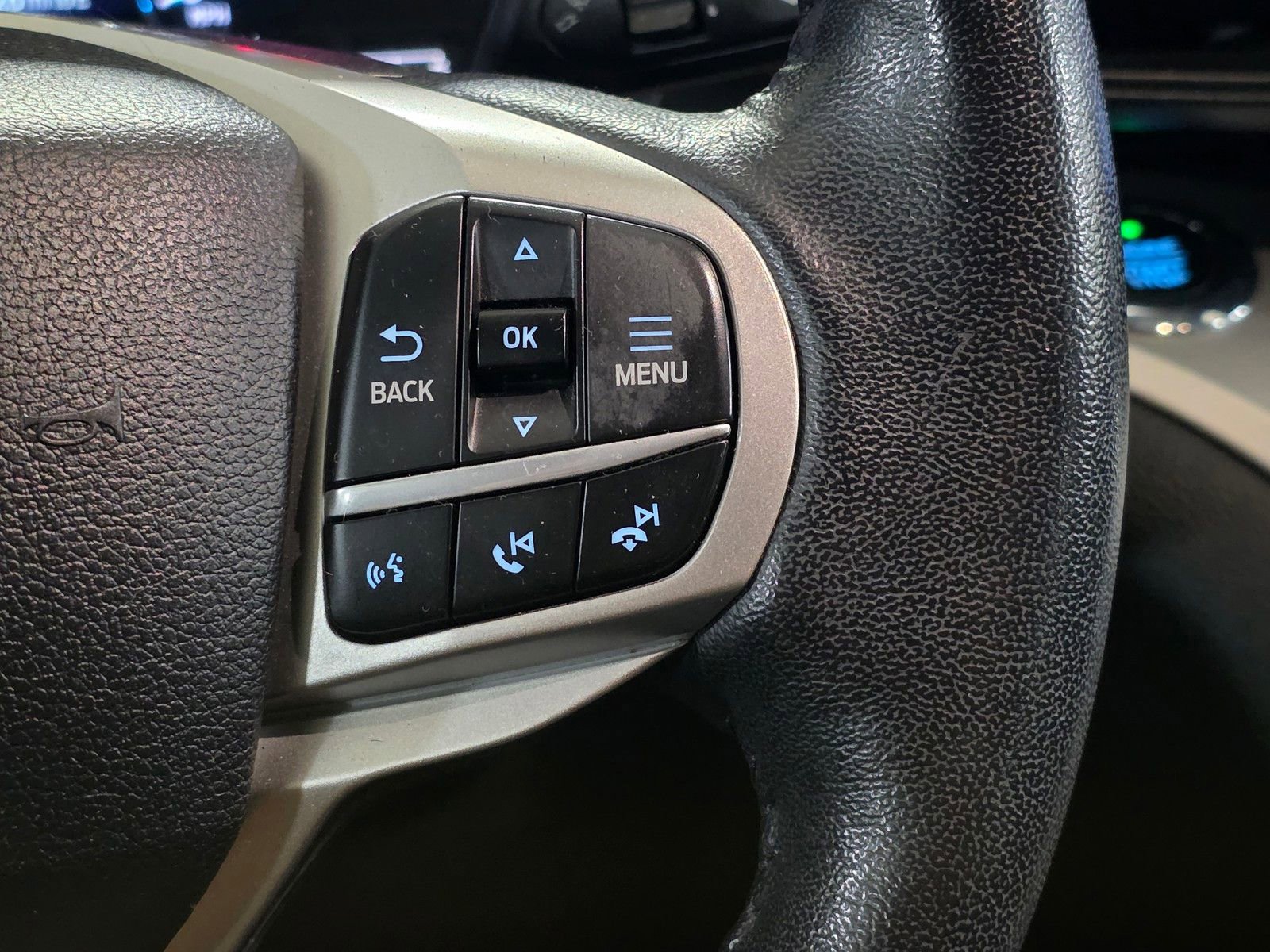 Used 2021 Ford Explorer XLT image 32