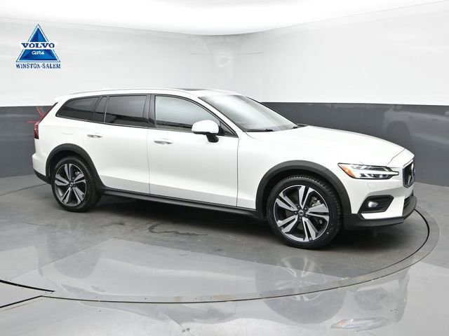 Used 2025 Volvo V60 B5 Cross Country Plus AWD/4WD image 1
