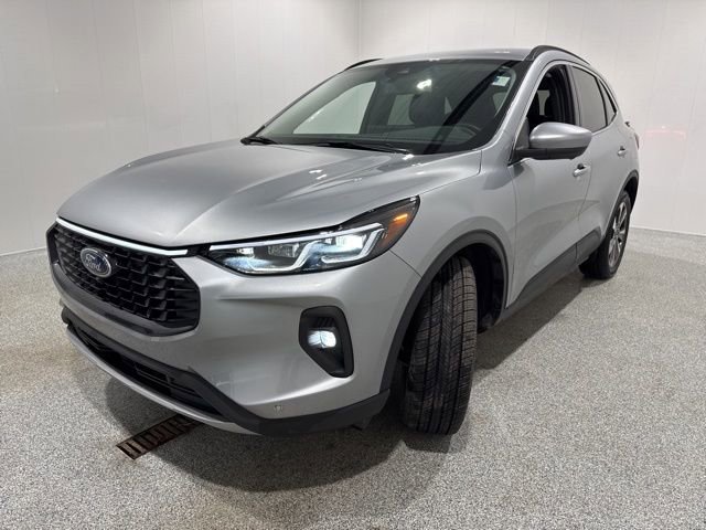 Used 2024 Ford Escape Platinum image 3